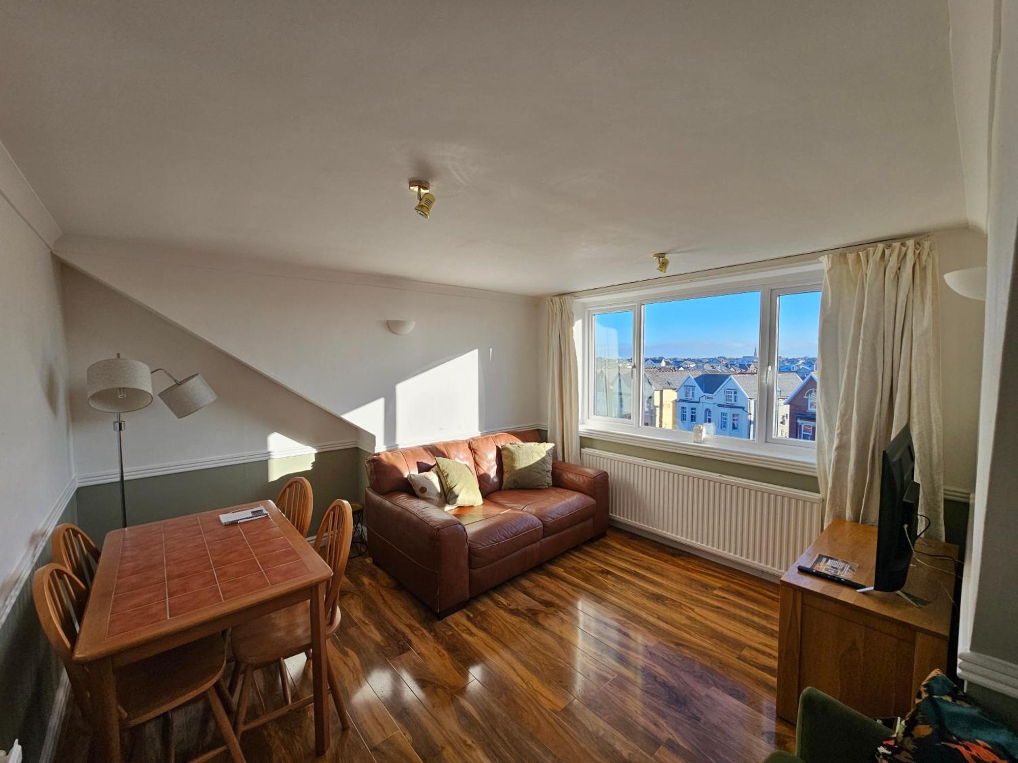 2 Bed Apartment Lakeside On The Promenade 绍斯波特 外观 照片